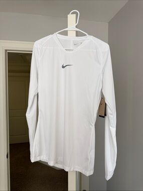 Nike Men’s Long-Sleeve White Performance Top with Grey Swoosh